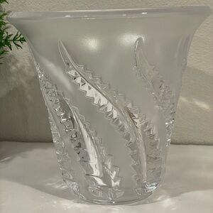 Authentic Lalique France “Lobelia” Frosted Crystal Vase w Fern Cutouts. EUC